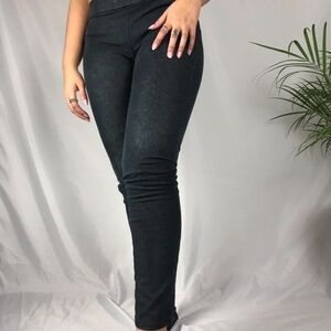 Express size US 8 denim skinny jeans with inseam in back of pants.